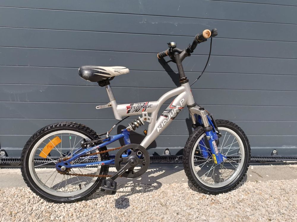 Trois v&eacute;los ( 1 Adulte - 1 Ados et un enfant ) en bon &eacute;tat Vélos