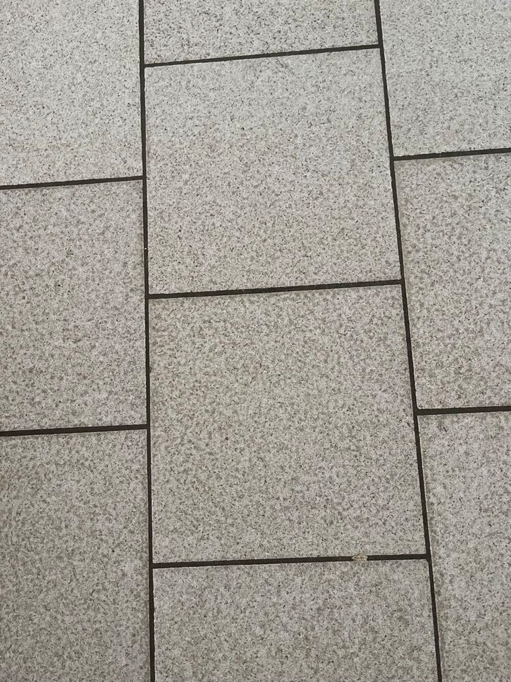 Carrelage ann&eacute;es 80/90 gris aspect granit Bricolage