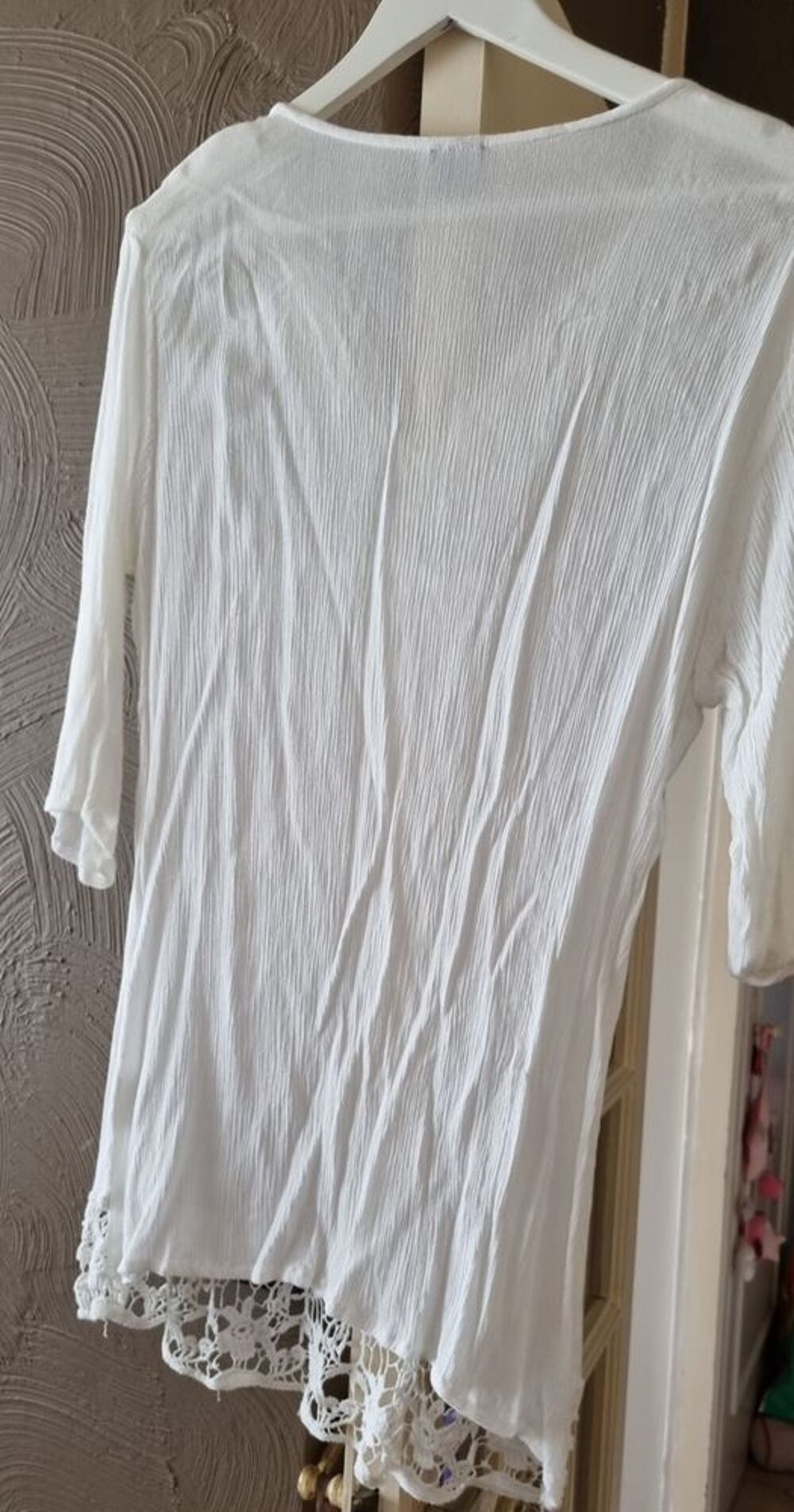 Tr&egrave;s jolie tunique coton et macram&eacute;. Taille unique Vêtements