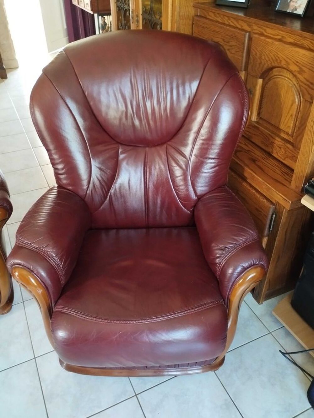 1 canap&eacute; plus 1 fauteuil assorti Meubles