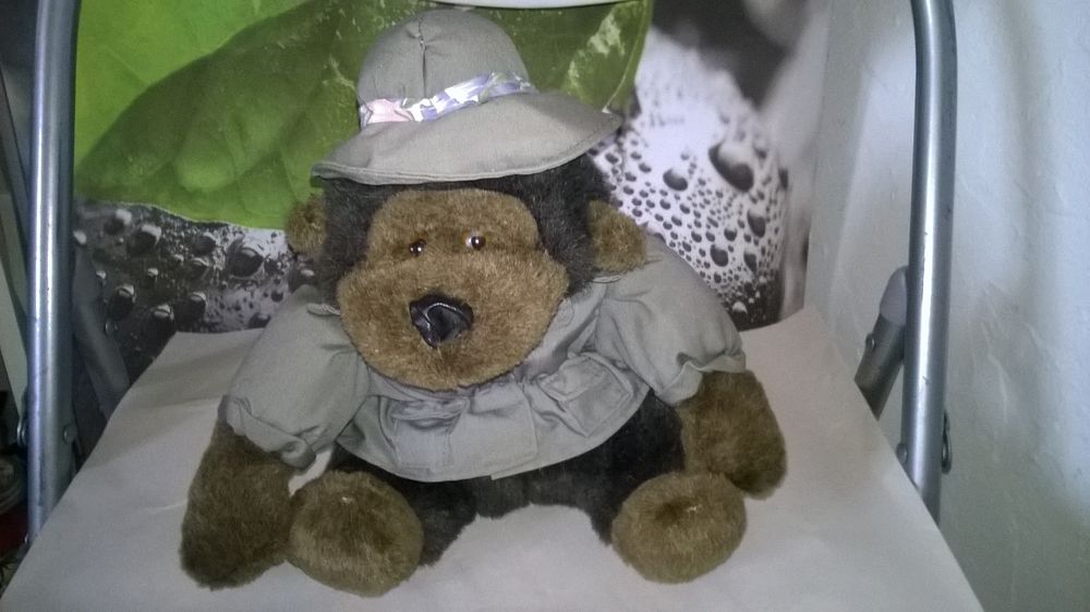 Peluche Gorille 
Excellent etat
Marque Dinotoys
Norme CE
Jeux / jouets