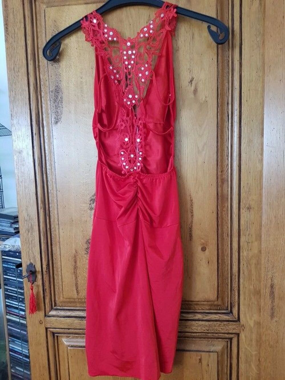 
Robe rouge moulante dos dentelle et strass mati&egrave;re synth&eacute;ti Maroquinerie