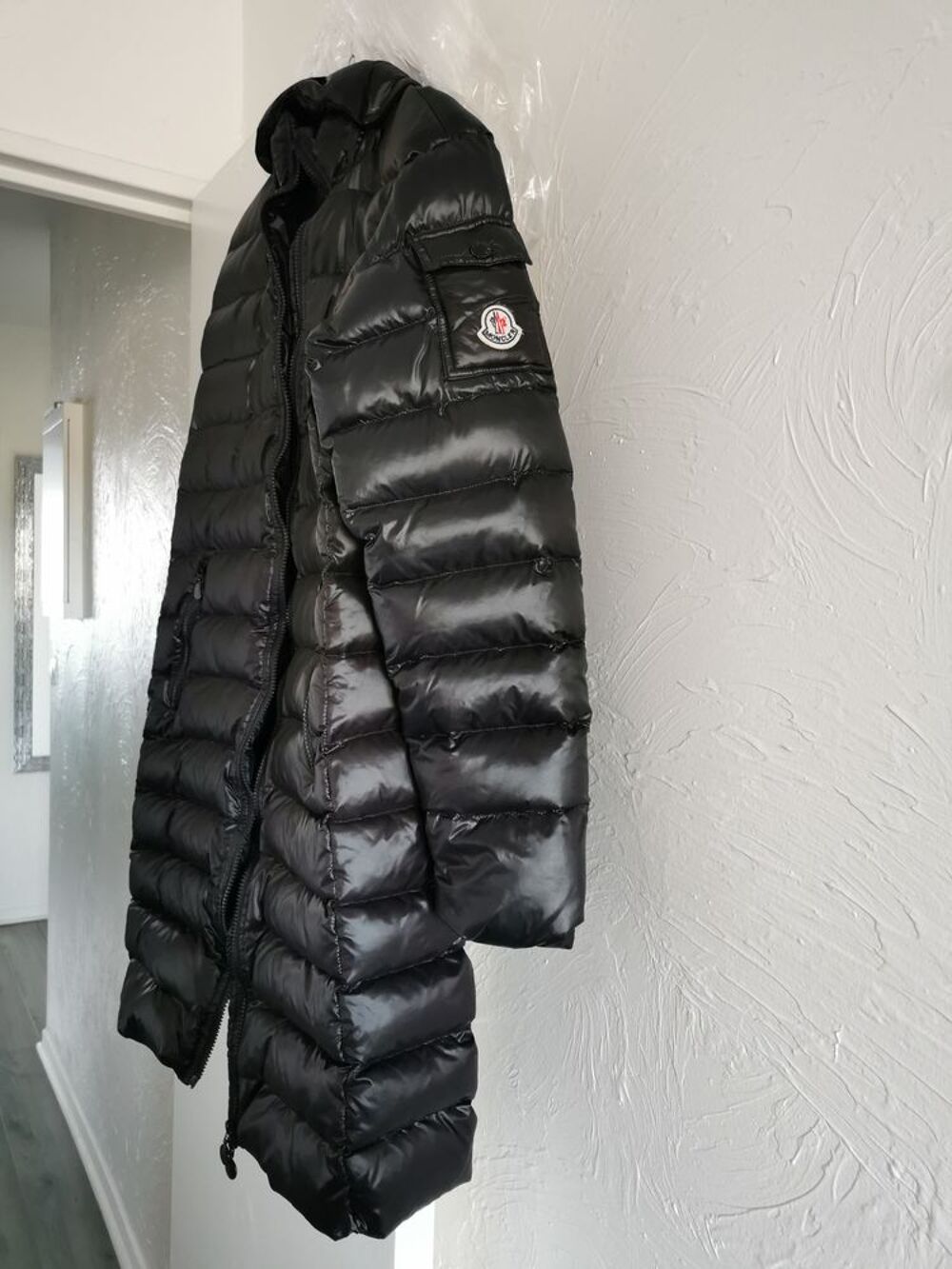 doudoune de marque Moncler. Vêtements