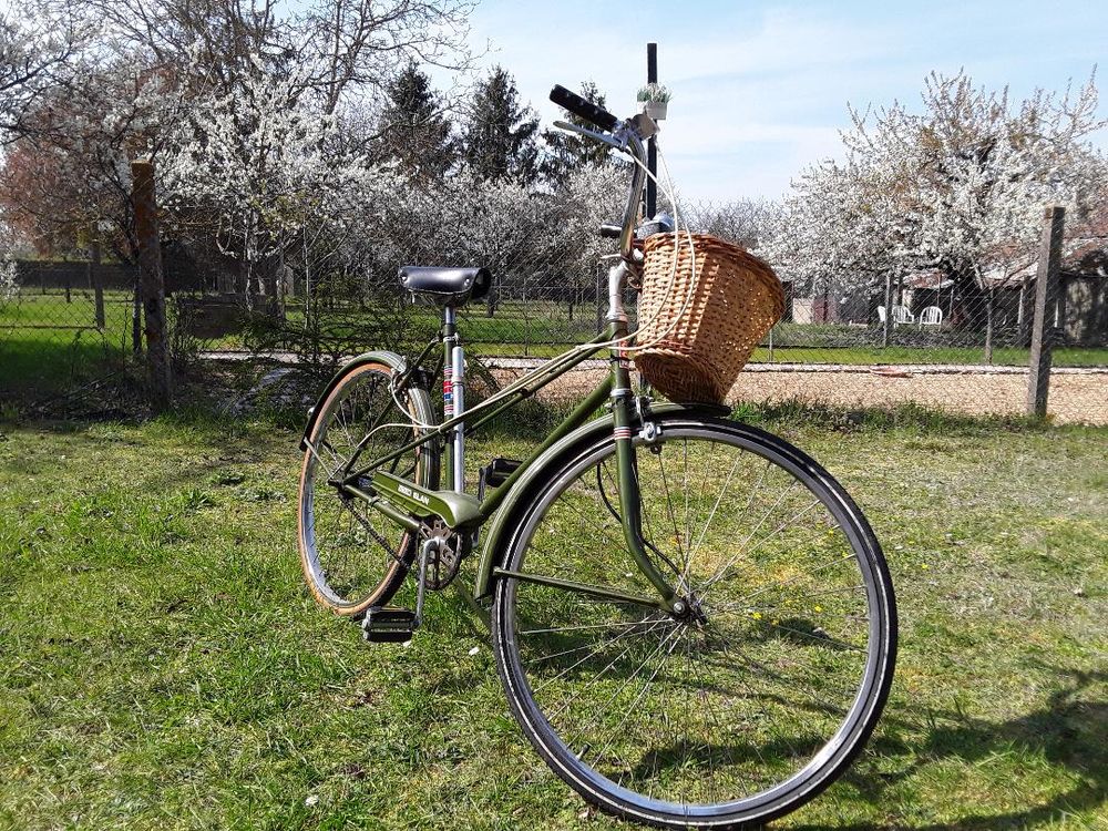 Ancien v&eacute;lo ville femme Vélos