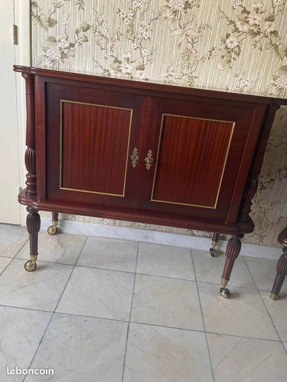 Salle &agrave; manger en acajou Meubles