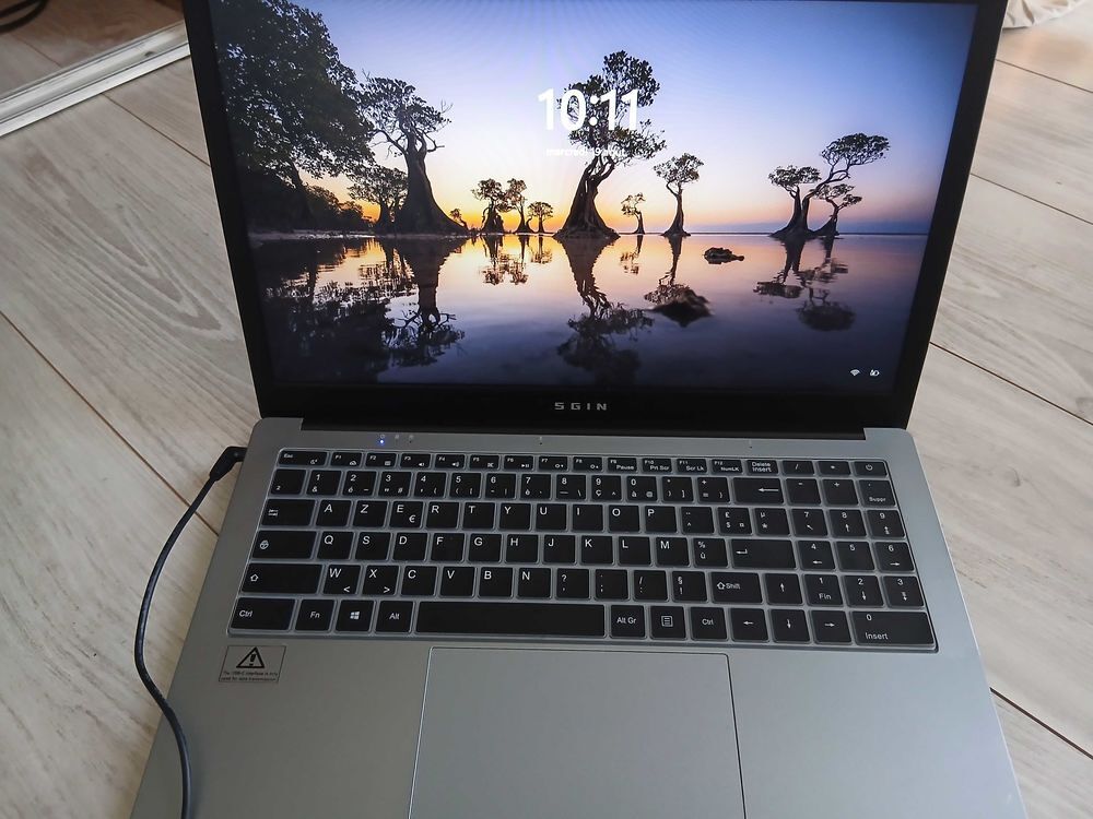 Ordinateur portable SGIN 15,6" €" Tr&egrave;s bon &eacute;tat avec chargeur Matériel informatique