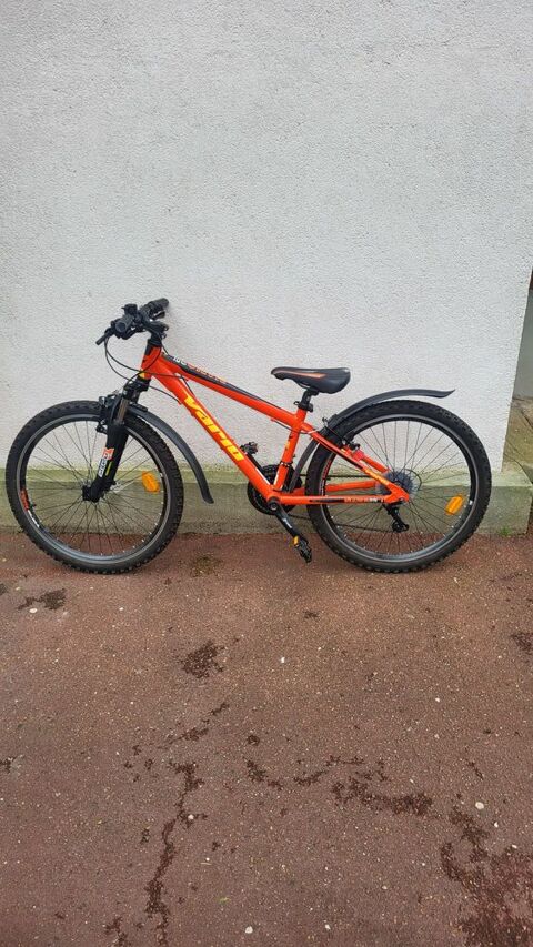 VTT 24/26 pouce de couleur orange pour un enfant 9-11ans. Paris 14 (75)