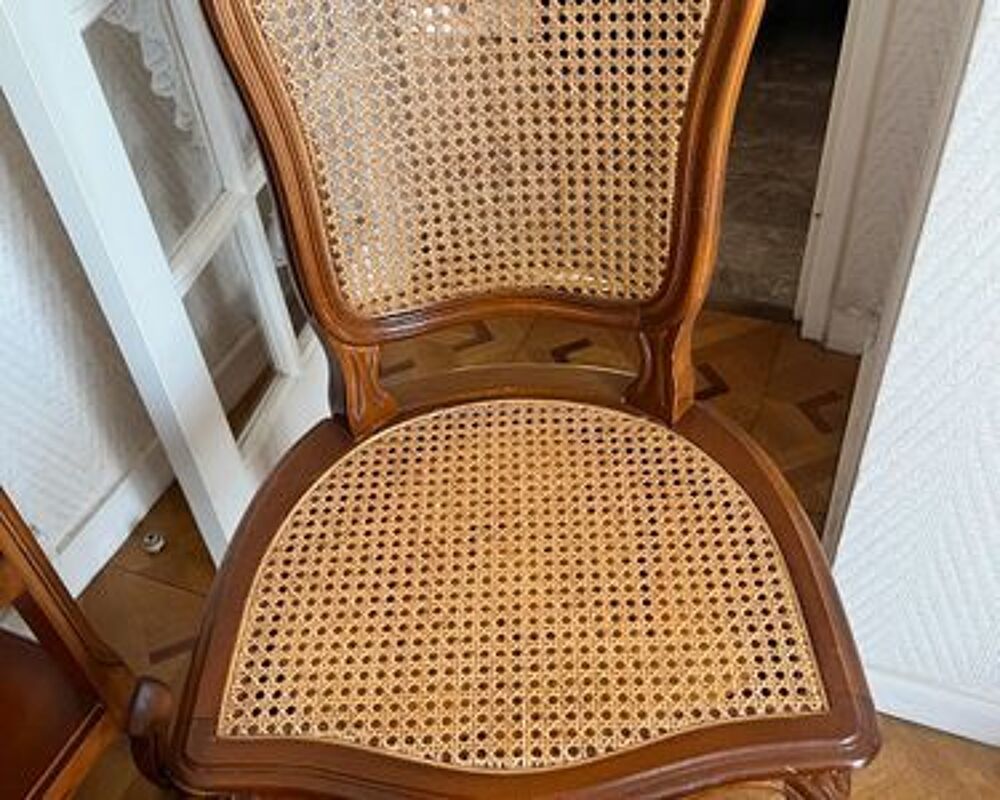 Chaise de salle &agrave; manger style Louis XV Meubles