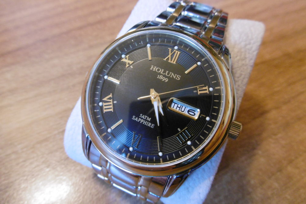 Montre Holuns NEUVE jamais port&eacute;e
Bijoux et montres