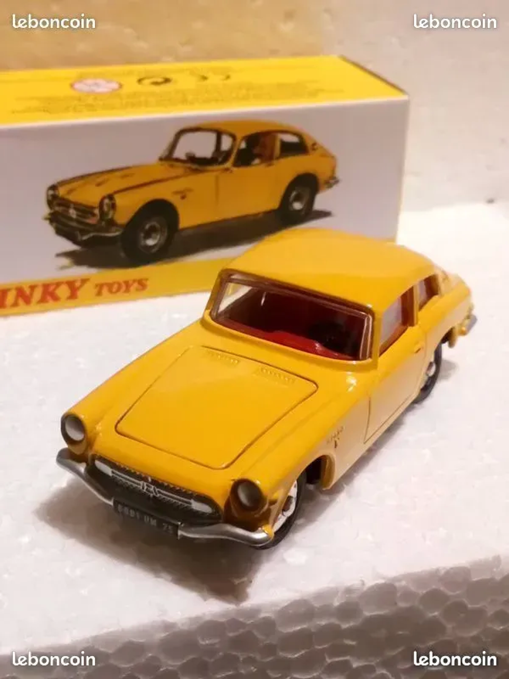 MINIATURE DINKY TOYS 