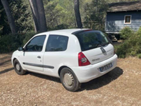 Clio II CLIO SOCIETE 1.5 dCi 70 CAMPUS GENERIQUE 2006 occasion 83660 Carnoules