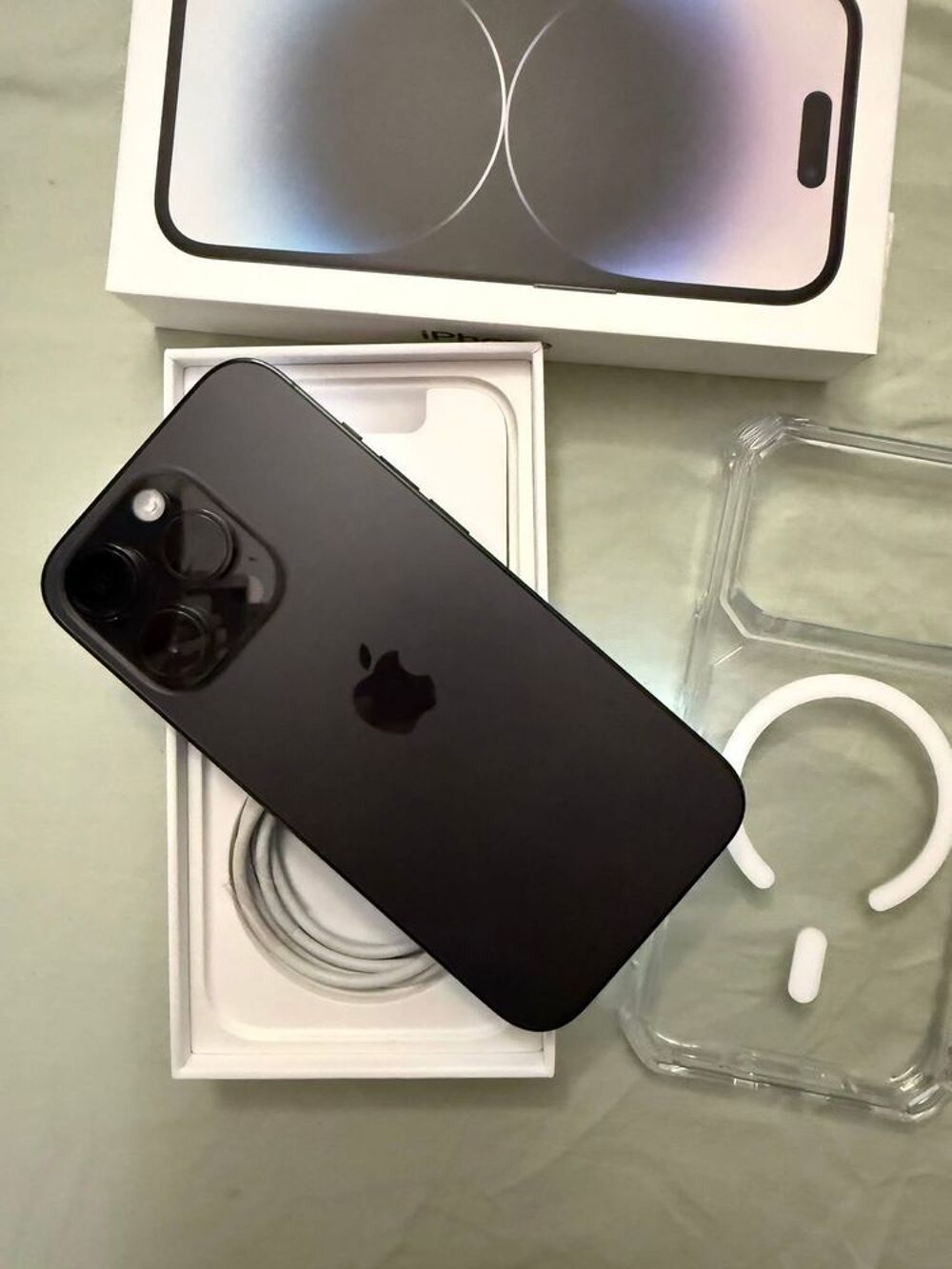 IPhone 15 Pro Max 256 go Téléphones et tablettes