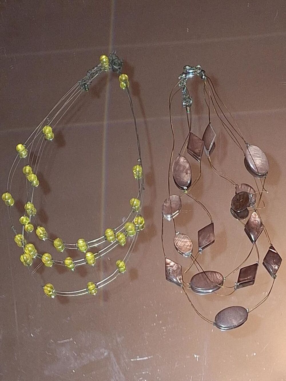 Colliers courts au choix Bijoux et montres