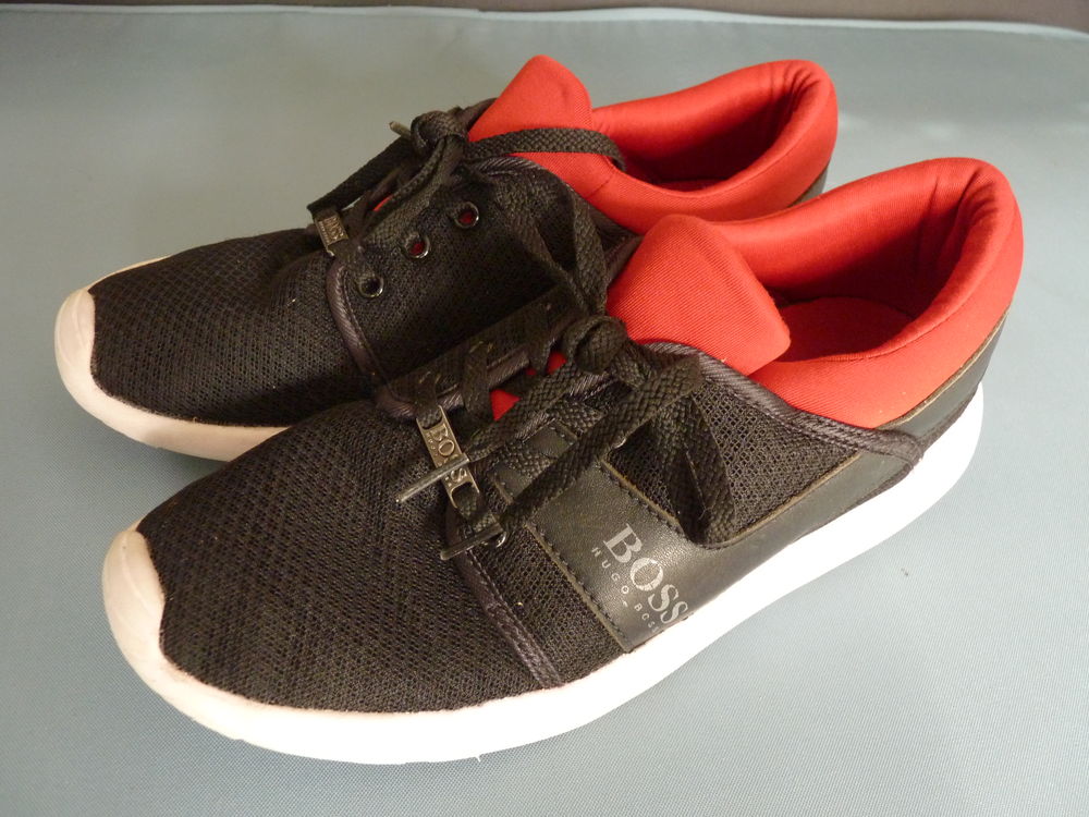 baskets Hugo Boss chaussures 38 noir blanc rouge TBE Chaussures