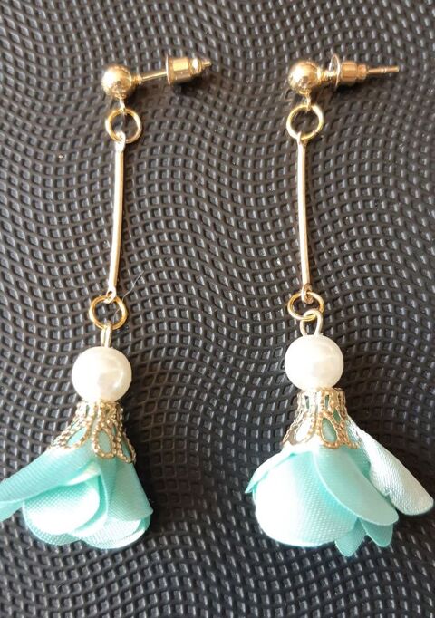 Boucles d'oreilles danseuses en satin 7 La Seyne-sur-Mer (83)