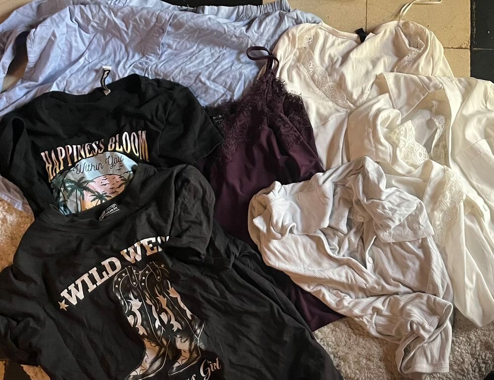 Lot 40 pi&egrave;ces de v&ecirc;tements quasi neuf V�tements