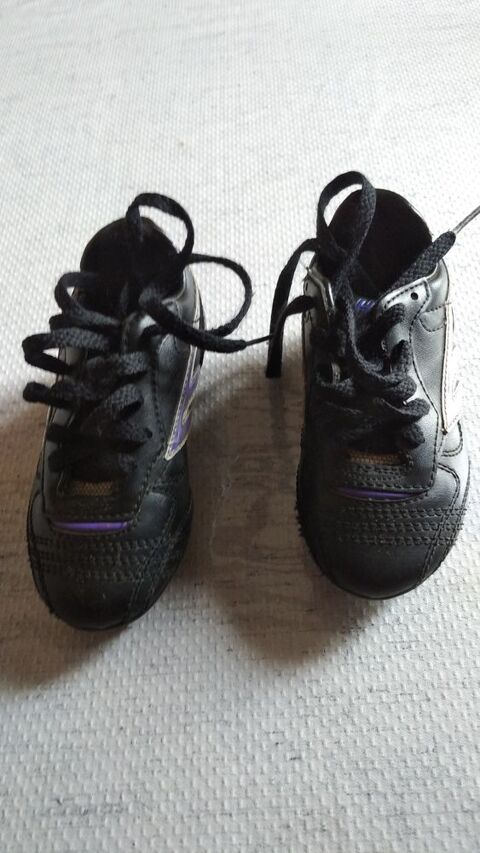 Chaussures de foot . Pointure 28 4 Sainte-Croix-Hague (50)