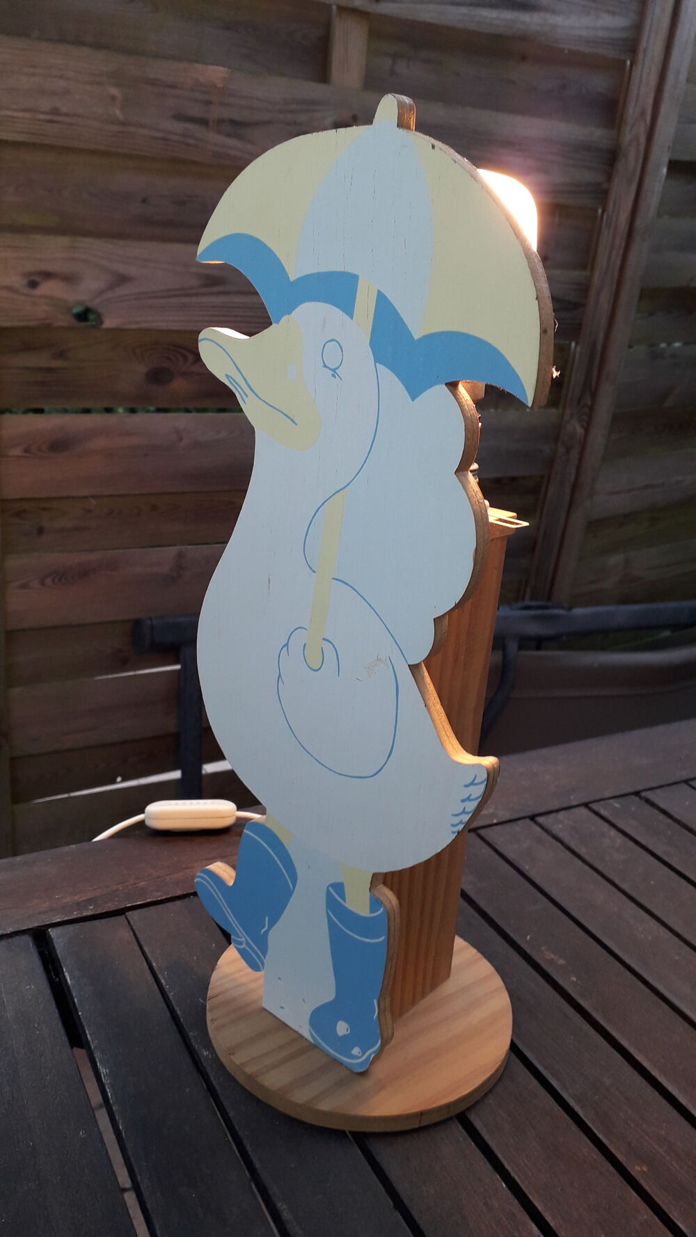 Lampe et porte manteaux assortis Mobilier enfants