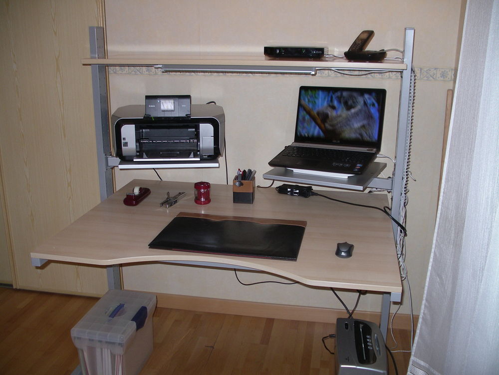 Bureau informatique tr&egrave;s bon &eacute;tat 
localisation: 33260 Meubles