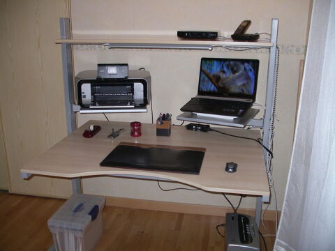 Bureau informatique trs bon tat 
localisation: 33260 100 La Teste-de-Buch (33)