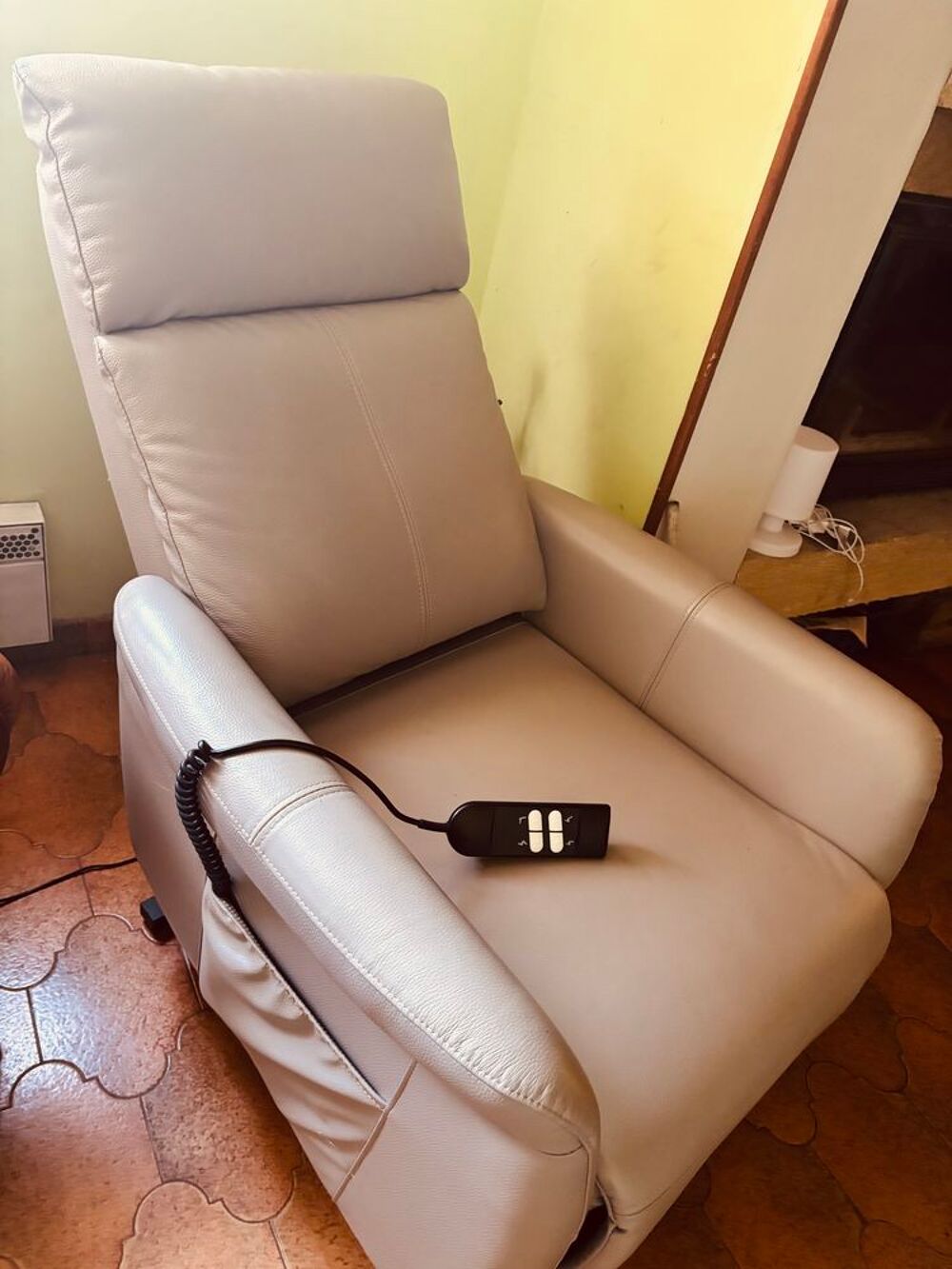 Fauteuil confort inclinable par telecommande Meubles