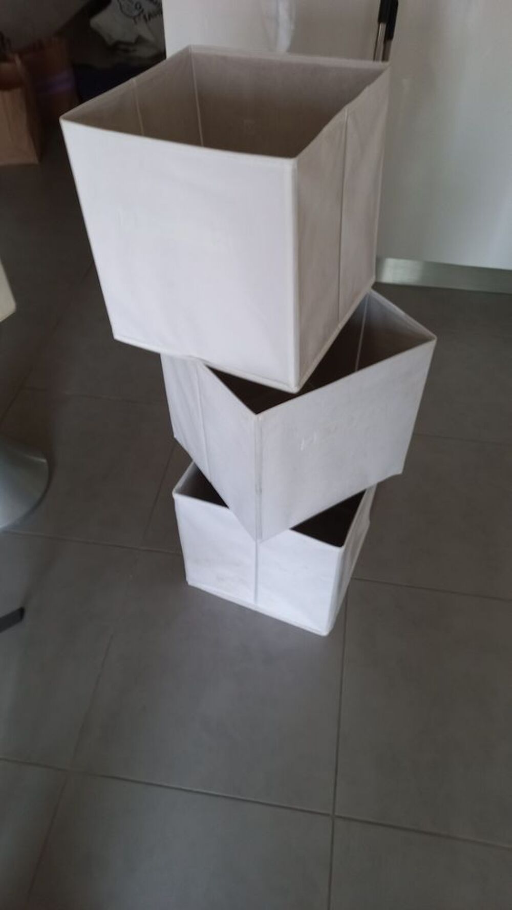 3 jolies cases en tissu 
Blanches
31x31 cm D�coration