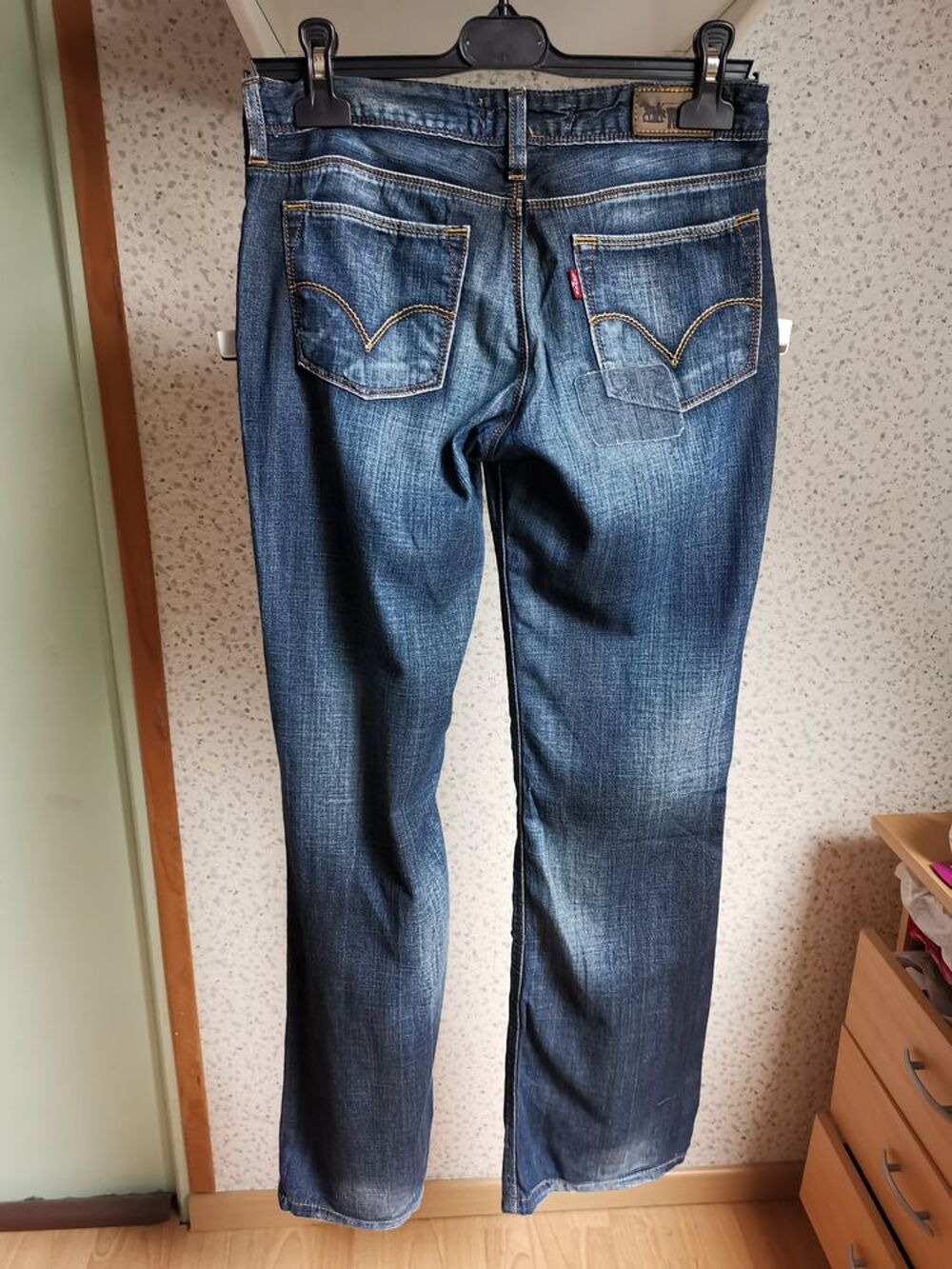 Jean l&eacute;vi's 572 Boot cut 28X32, taille 38, coupe &eacute;vas&eacute;e Vêtements