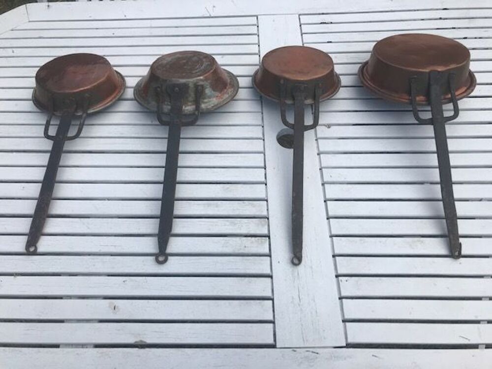 Bel ensemble de 6 po&ecirc;les en cuivre , plus louche assortie Electroménager