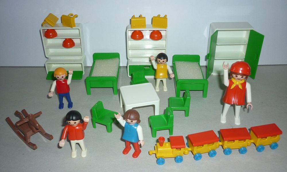 PLAYMOBIL : Chambre d'enfants compl&egrave;te (R&eacute;f&eacute;r. 3417-A 1981) Jeux / jouets