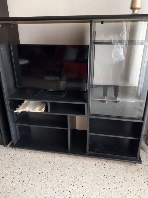 Meuble tl noir avec vitrine intgre. 20 Nice (06)