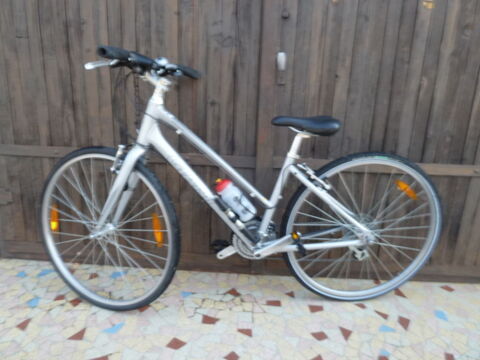 velo femme  Domessin (73)