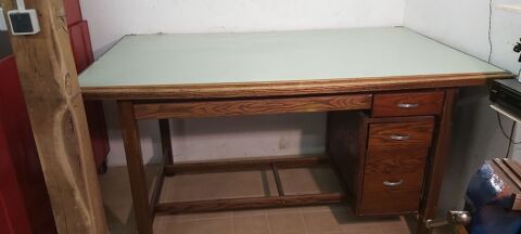 Table pour Dessin Industriel.     Ancienne   95 Penne-d'Agenais (47)