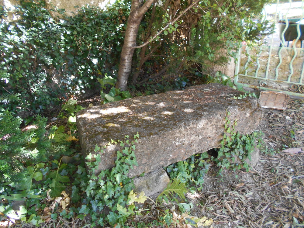 banc en pierre Jardin