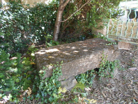 banc en pierre 120 Carpentras (84)