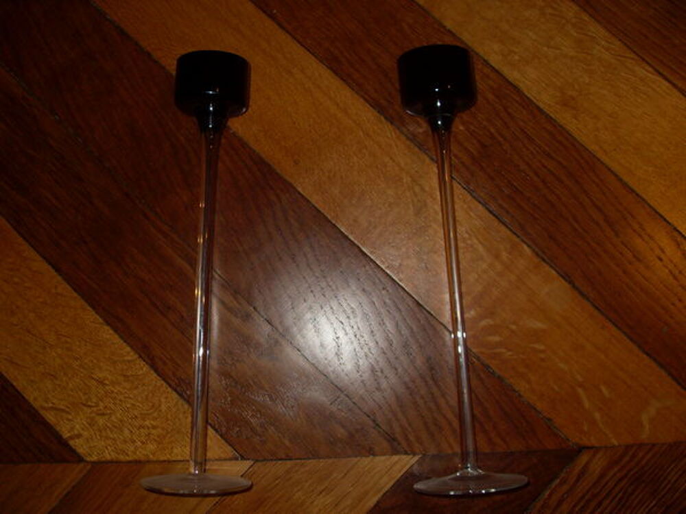 bougeoir noir sur pied en verre Décoration