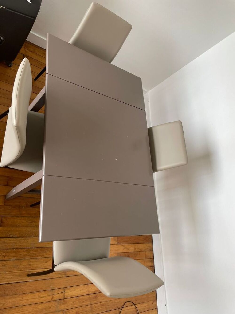 Table pliante + 4 chaises ? gris ? tr&egrave;s bon &eacute;tat ? 120 € Meubles