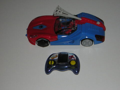 Lot Spiderman vintage (voiture + jeu lctronique). 15 Nay (64)