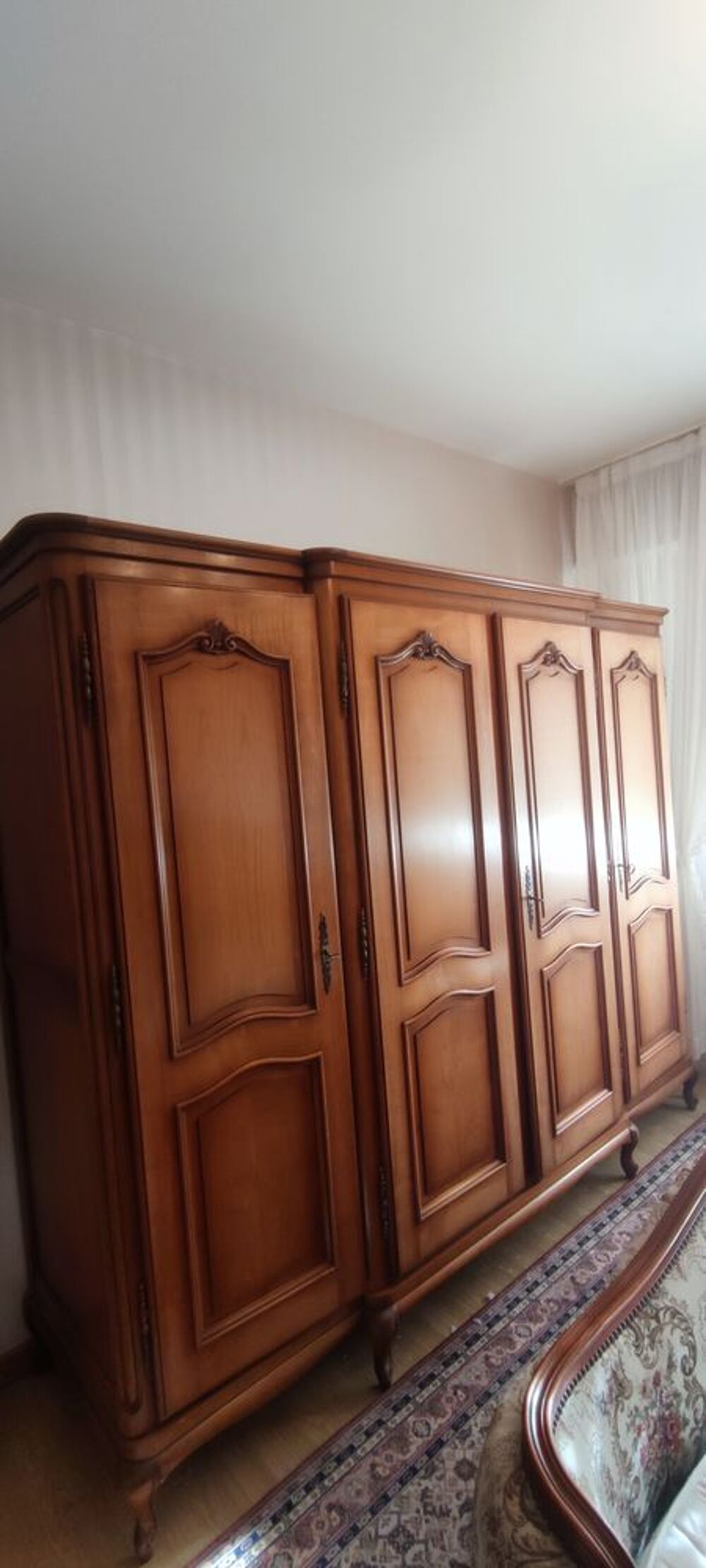 Chambre &agrave; coucher en merisier Meubles