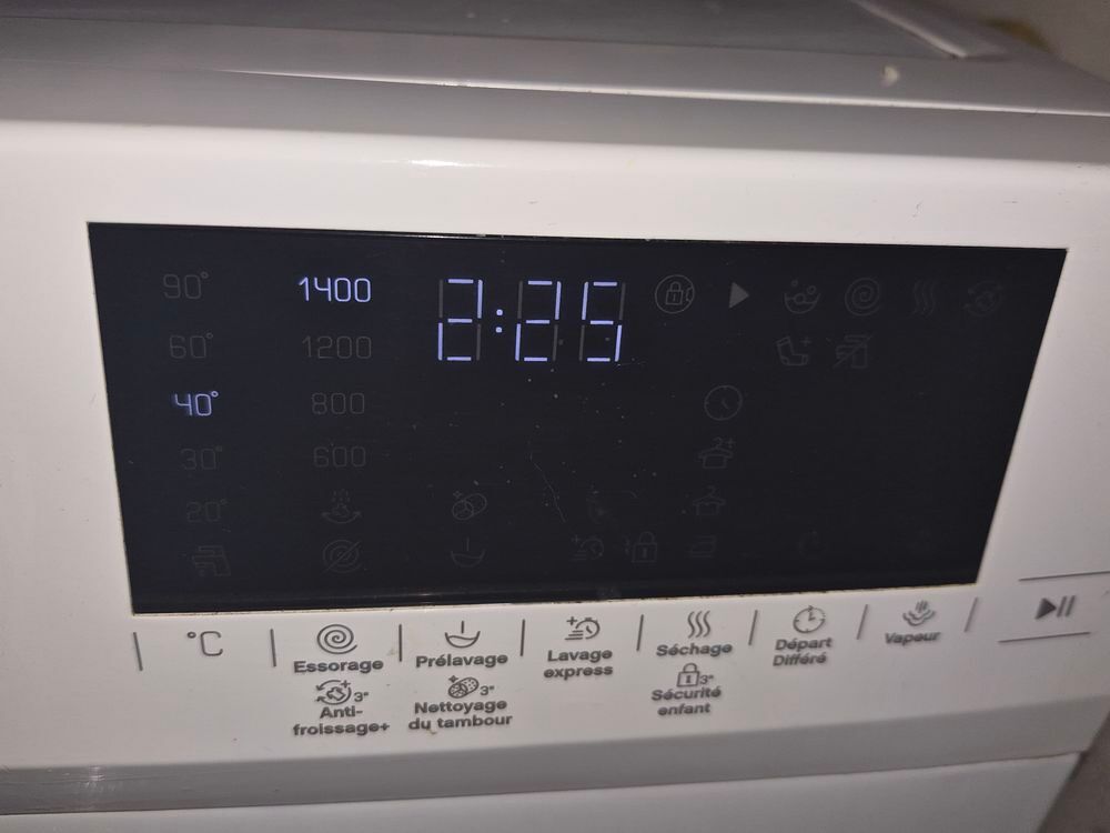 S&egrave;che linge, machine a laver et un frico Electroménager