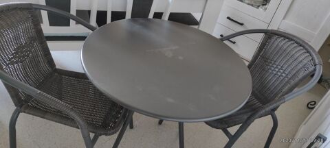 table ronde en fer forger + deux fauteuils 100 Niort (79)