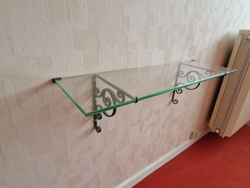 ETAGERE MURALE EN VERRE ET SUPPORT DE FIXATION EN BRONZE
Meubles