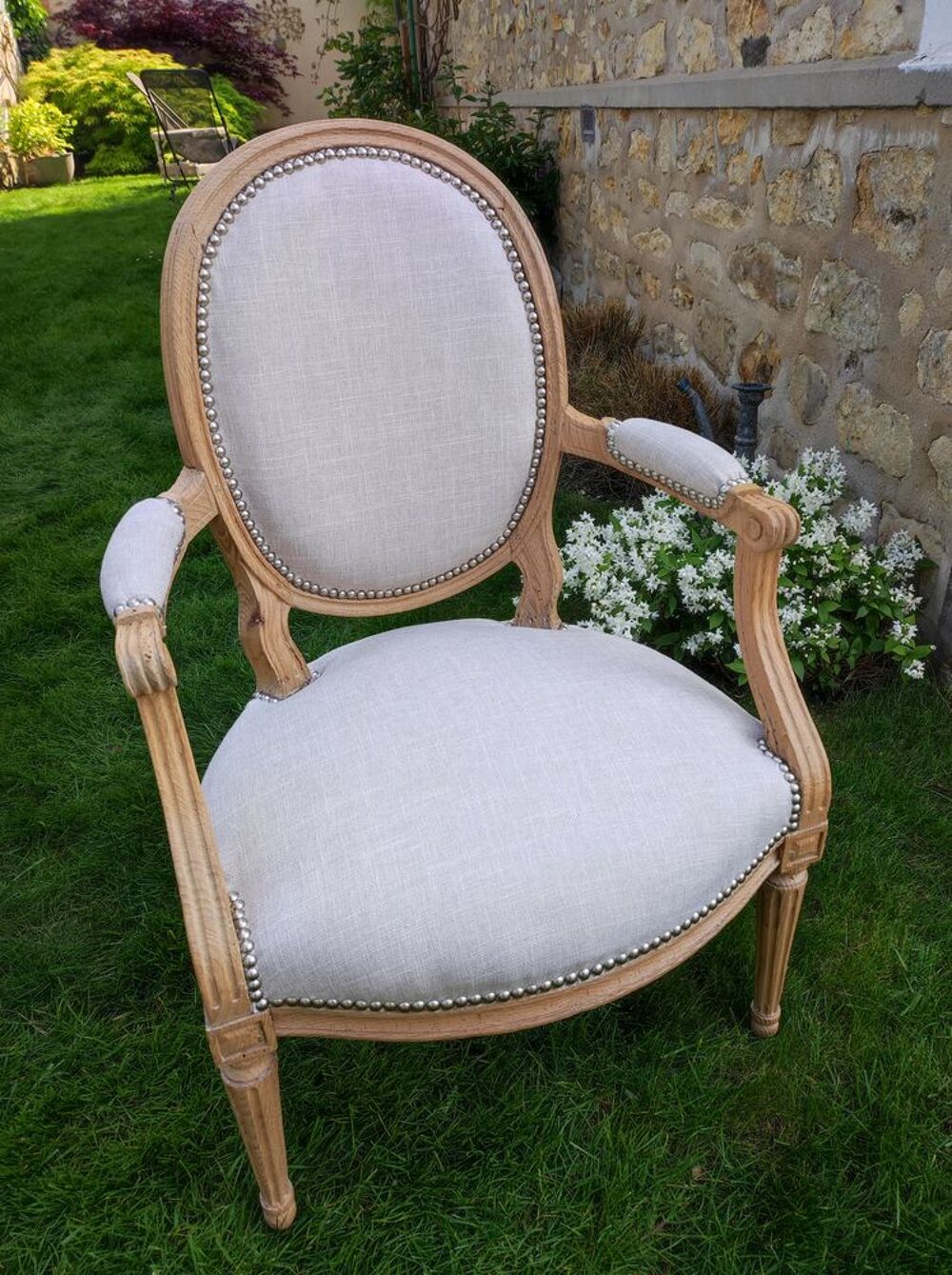 Fauteuils m&eacute;daillon Louis XVI d'&eacute;poque Meubles