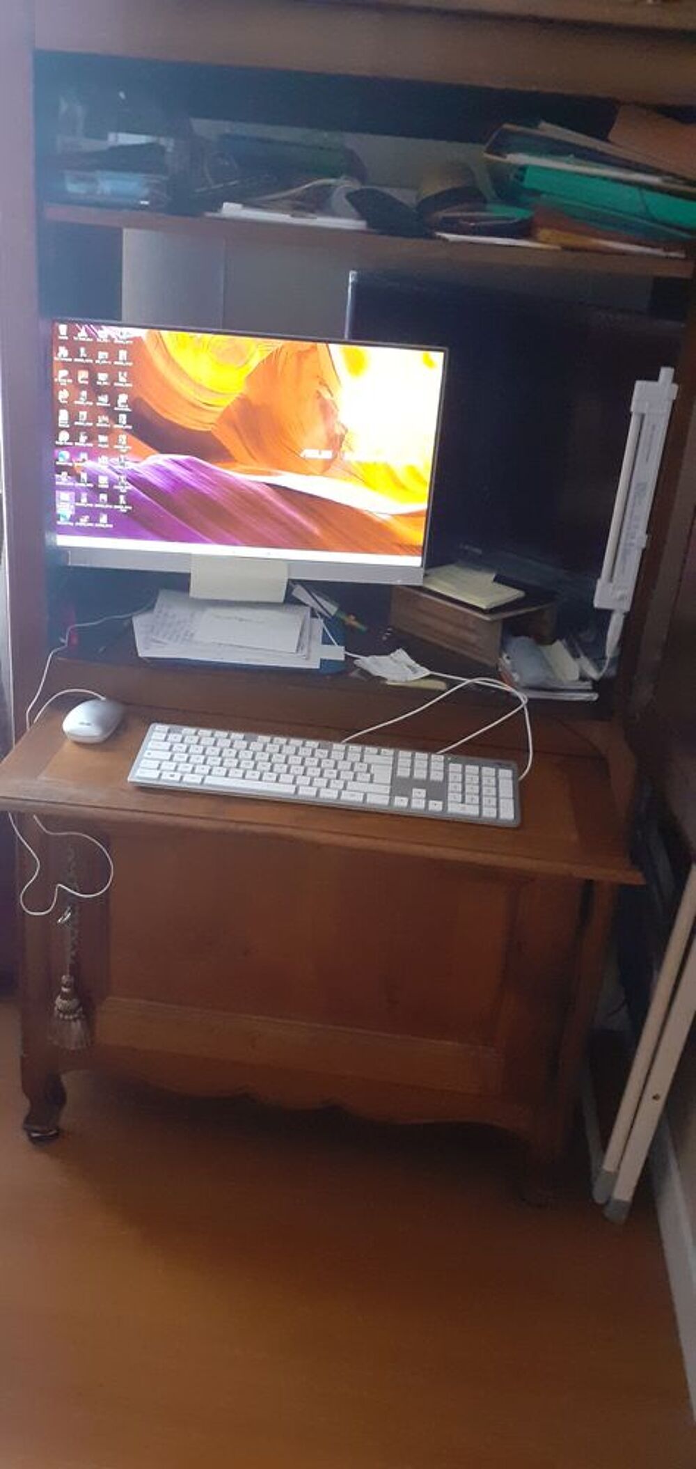 MEUBLE ANCIEN POUR RANGEMENT OU TELE OU INFORMATIQUE Meubles