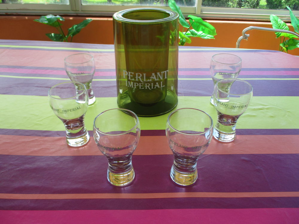 Lot seau et 12 verres " PERLANT IMPERIAL" vin p&eacute;tillant. Décoration
