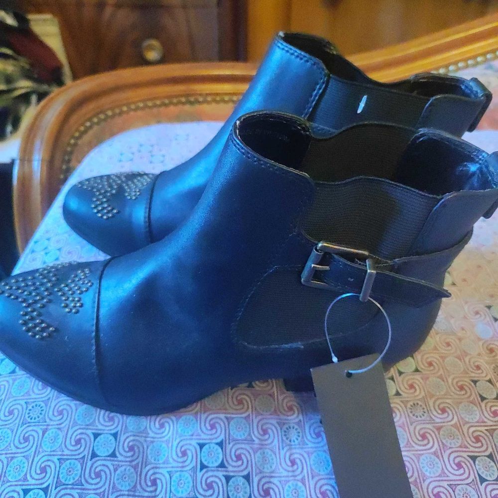 Bottines noires cuir vegan, semelle int&eacute;rieure cuir. Chaussures
