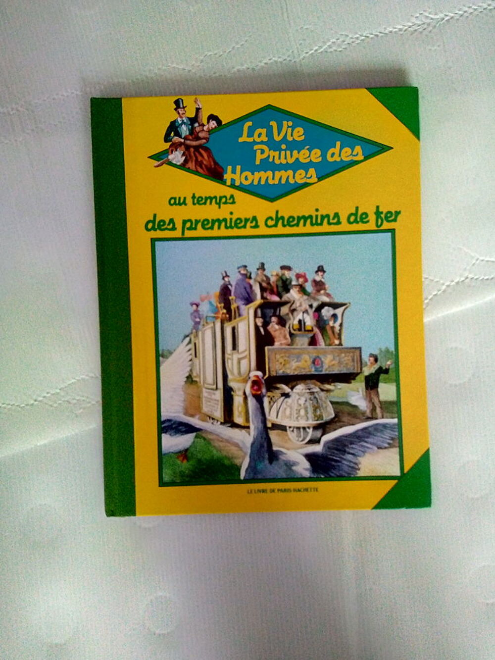 Livres La vie priv&eacute;e des hommes Hachette Jeunesse Livres et BD