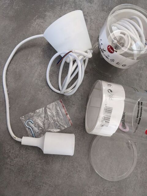 1 Suspension BLANC lustre plafonnier lampe NEUF JAMAIS UTILI 6 Marseille 13 (13)