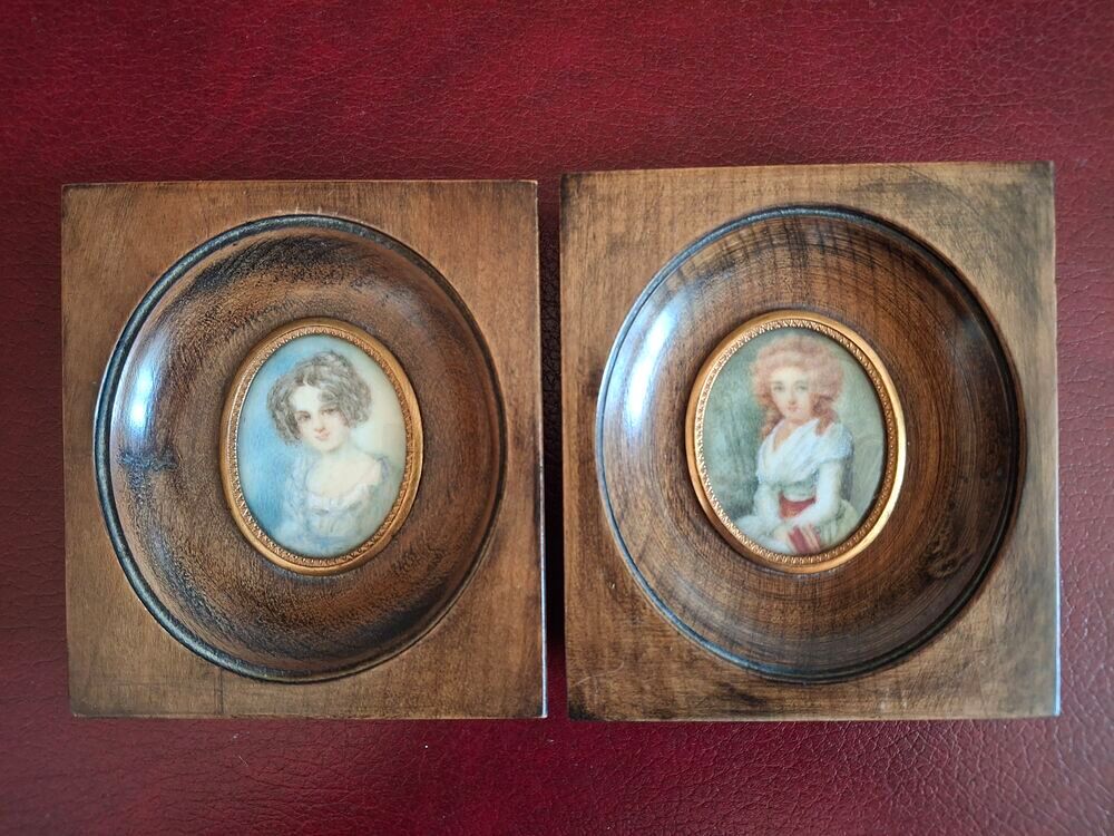 Lot de 2 miniatures fin du XIX&egrave; cadres noyer 11 X 10 cm Décoration