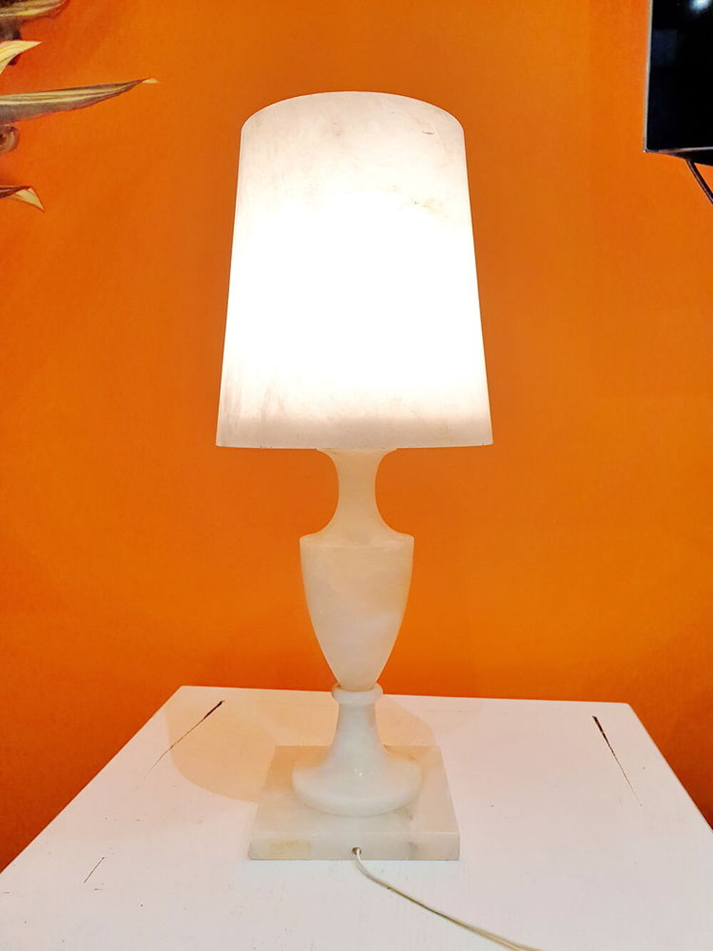 Lampe de chevet enti&egrave;rement en Alb&acirc;tre, marbre ou onix Décoration