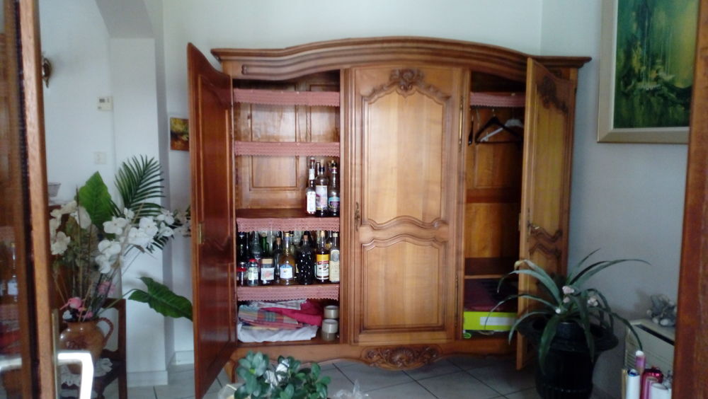 superbe armoire merisier massif, Meubles